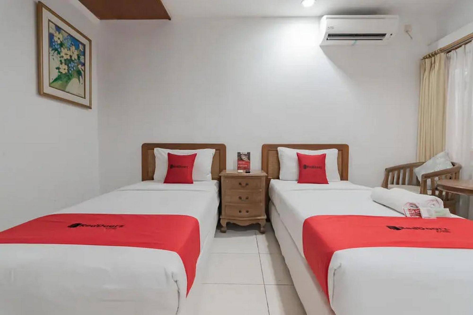 Reddoorz At Arwiga Hotel Near Rs Hasan Sadikin Bandung Esterno foto